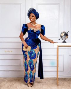 Latest Aso Ebi Styles For the Weekend Events 5