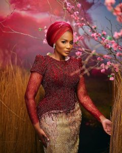 Latest Aso Ebi Styles For the Weekend Events 13