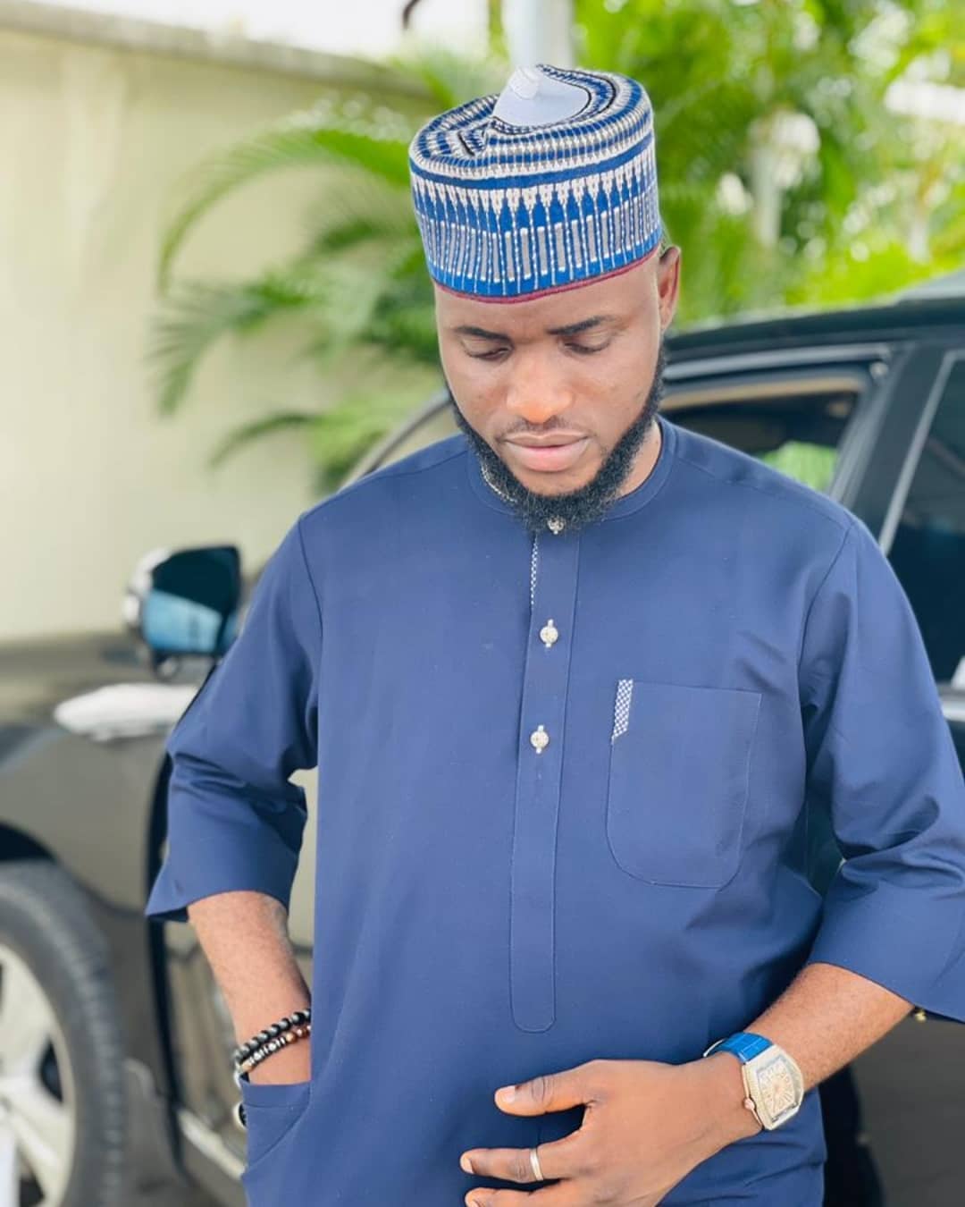 For those of us who have come to love the Senator outfits, we are always proud to show off our attires. The Senator suits have popular even among the young adults because of the varieties they come with. If you are thinking of staying away from the normal suits for something exotic, you may have to embrace this Senator attire.