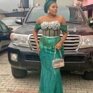 Most Stylish Aso Ebi Styles For Wedding's Guest 17