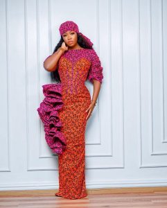 Stunning Aso Ebi Styles For African Women 2023 14