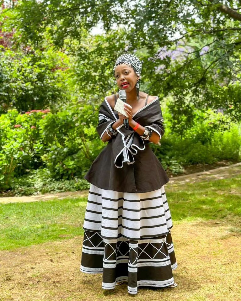 The Role of Beadwork in Xhosa Traditional Attire 2024 21
