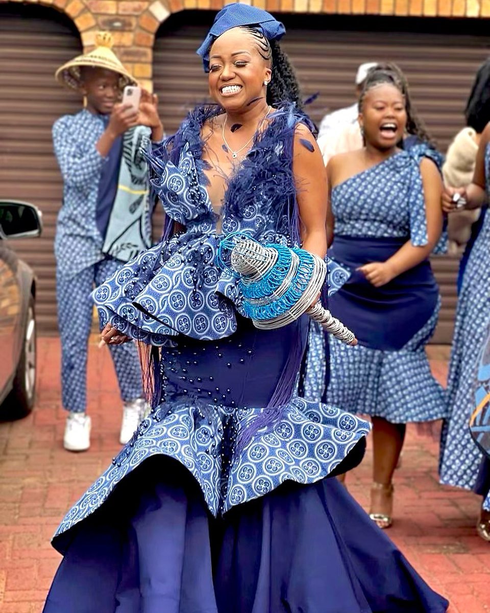 Amazing Traditional Shweshwe Dresses for Perfect Makoti Look 18