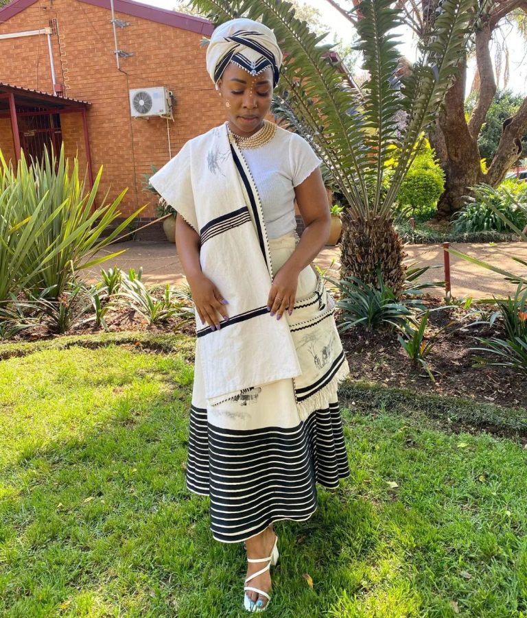 Dazzling Xhosa Traditional Attire For South African Ladies 2024