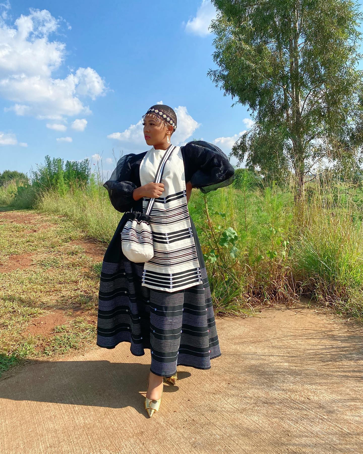 Step into Style: A Guide to Wearing Xhosa Dresses for Different Occasions 19