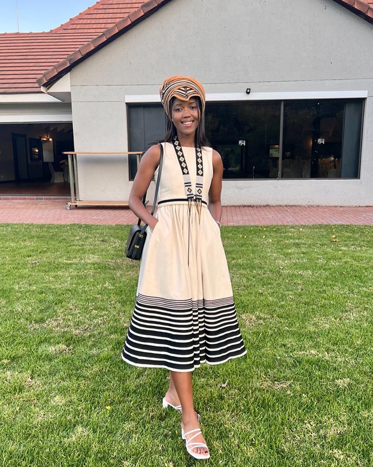 Step into Style: A Guide to Wearing Xhosa Dresses for Different Occasions 20